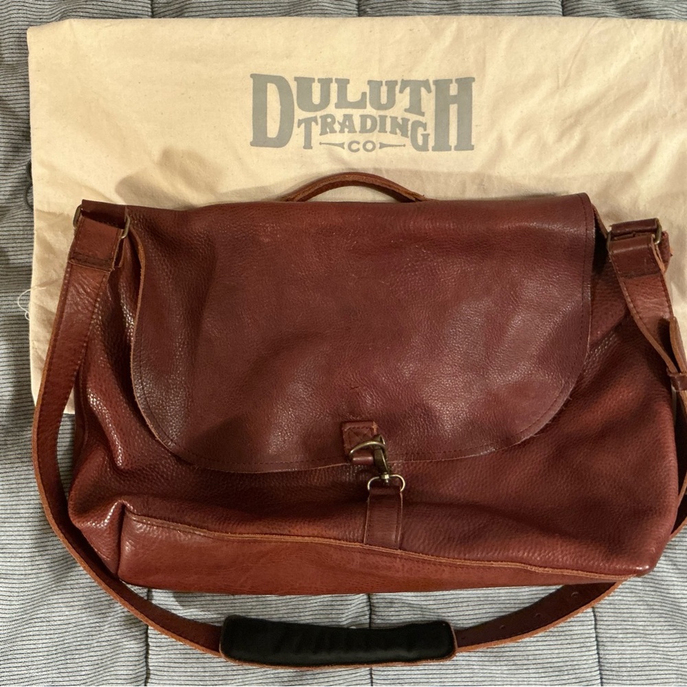 Duluth Trading Co Rich Brown Leather Messenger Bag